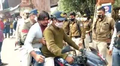 The guy who invited that chutiya "comedian" got slapped by lawyers inside and and also outside