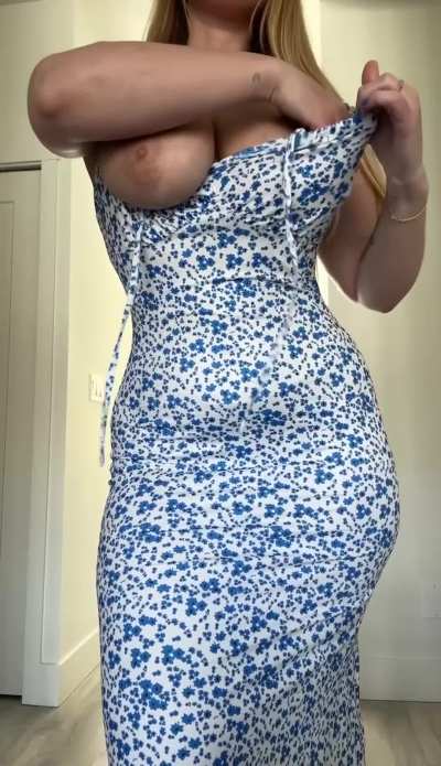 Do you like this PAWG teasing you hard?