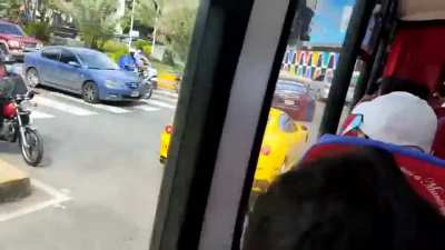 Cuando los que venden 30 teque&ntilde;os por un d&oacute;lar salen a pasear con los panas