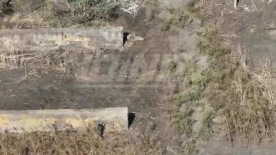 RU POV: Russian soldier flanks and kills two Ukrainian soldiers
