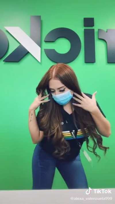 what do y&rsquo;all think about this girl