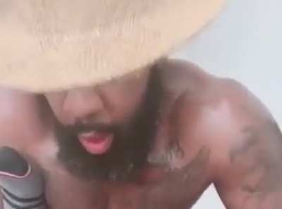 Let daddy work that spot 🤠 (cropped)