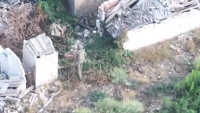 Surrendering Russian soldier commits Perfidy against two Ukranian Soldiers, which results in failure - 2024, Ukraine