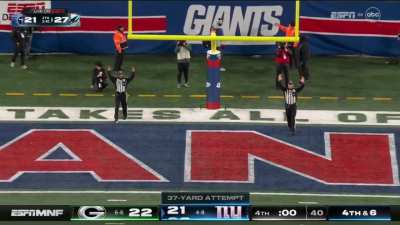 "The hold, the kick, the win! For the Giants!" 🤌🤌🤌 MARINARA MAGIC