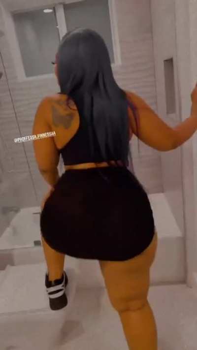 Since Y&rsquo;all Not Posting Anything. Ass Coming Out The Dress 😍