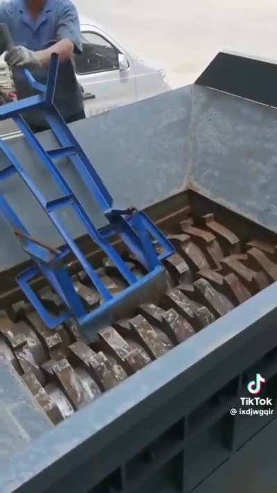 Shredder crushing various items