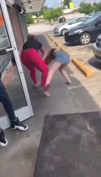 Jealous ex violently beats up her baby daddy new girl as the baby tries to help her