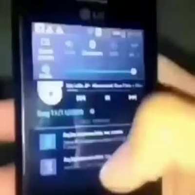T&iacute;tulo foi mexer no celular sem bateria