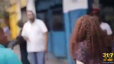 Feminazis atacando homens trabalhador no momento de lazer. At&eacute; quando Brasil?!