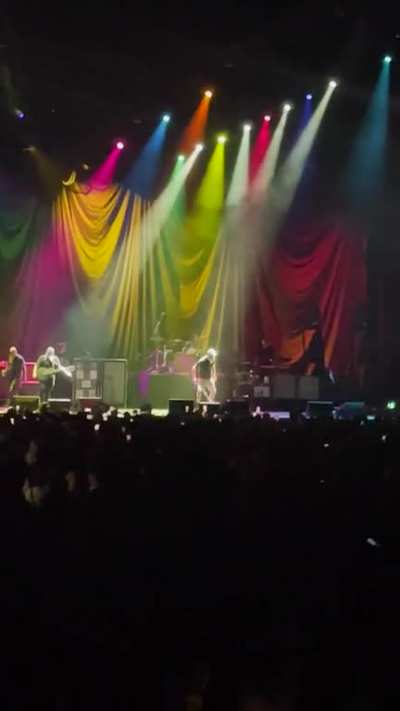 Great show tonight in Melbourne. But can we get a round of applause for the vacuum guy.