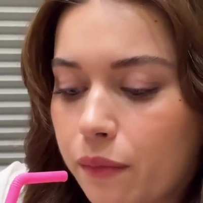 Afra Sara&ccedil;oğlu &bull; Milk shake funny faces ☺️