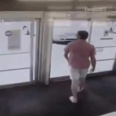 Nova temporada de pessoas vs porta invisivel e inexistente