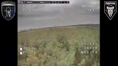 AFU pilot destroying Russian positions in the Kupyansk region using a thermite drone. 