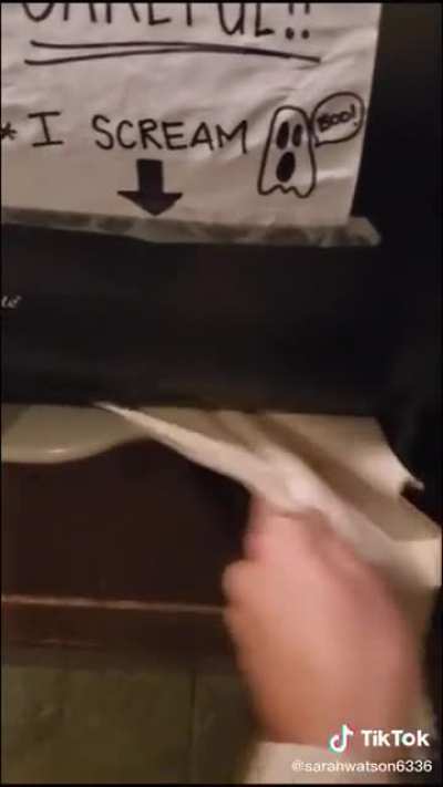 😱