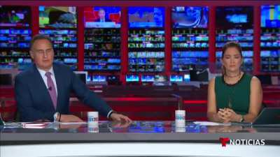 Live broadcast moment when Telemundo reporter María Paula Ochoa is harassed by lunatic Trump supporter, shortly after same guy harass another Telemundo reporter in Phoenix.