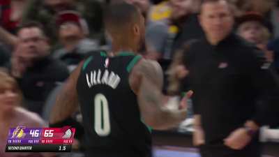 [Highlight] Lillard splashes 8th triple to give him 30 at the half
