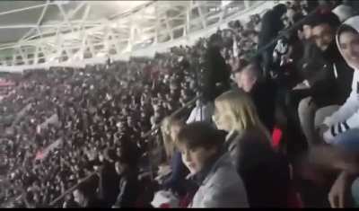 2 kids get 82,000 people to start a Mexican wave at a football match