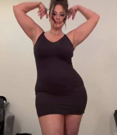 A little dance in her outfit for the Knix event!