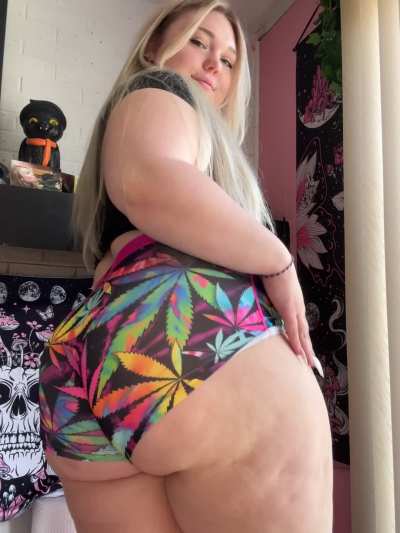 Leave a ❤️ if you&rsquo;d fuck a chubby midsized:)