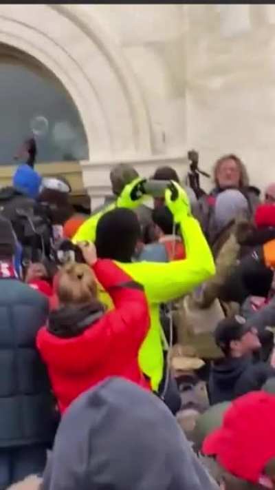 Video shows Trump supporters stopping &amp;amp; pulling away ANTIFA men from breaking the Capitol windows. Trump supporters are heard yelling out &ldquo;That&rsquo;s Antifa!!!&rdquo;