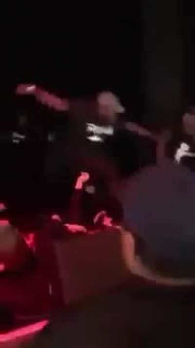 He do be singing
