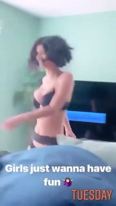 sxxienessie striptease