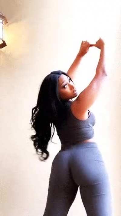 MEGAN IS TWERKING SO HARD THAT SHES SPRAYING SPICY GHOST PEPPER DIARRHEA 💩🌶 AT YOUR FACE YOU GONNA GET YOUR WINE GLASS OUT &amp;amp; COLLECT IT &amp;amp; THEN DRINK IT UP ??? To respect our queen! ?