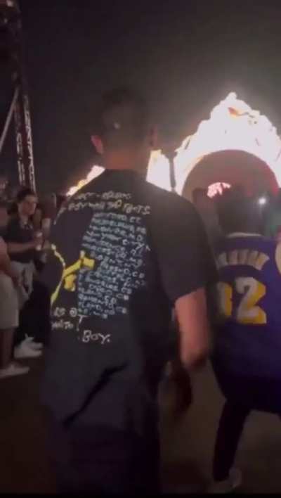 Dude throws a cup of urine on a crowd and&hellip; Get what&rsquo;s deserved