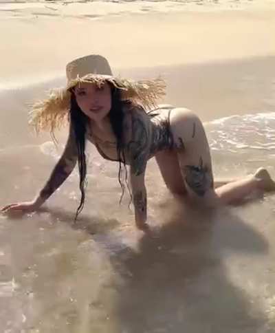Bella Poarch could honestly be the hottest Tik Tok girl out there 