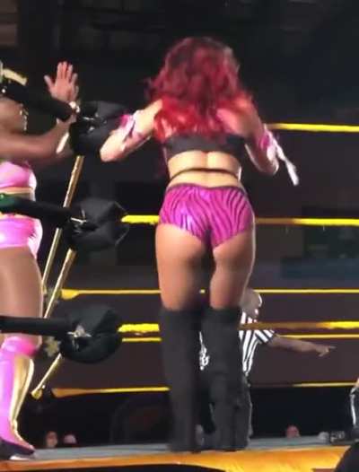 Very jiggly Santana Garrett (5MIC)