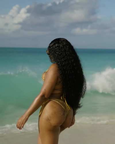Real good view of that phat heavy ass 😩 she&rsquo;s so pressure 😮&zwj;💨🔥