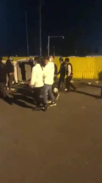 Scenes from Foxconn workers' riots in Zhengzhou, China after being beaten for protesting against bad Covid Lockdown measures and lied to about wages