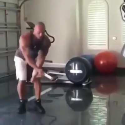 t&iacute;tulo foi dan&ccedil;ar com o The Rock.