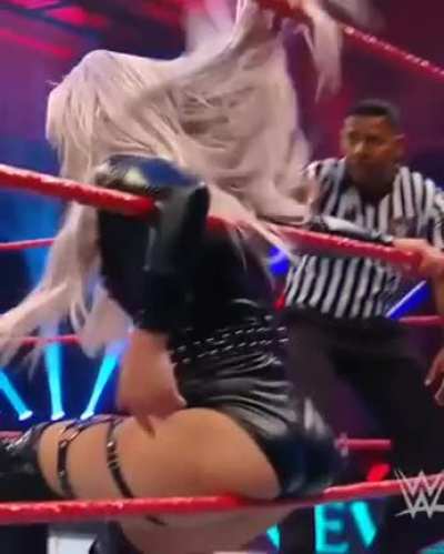 Liv&rsquo;s ass loves the ropes