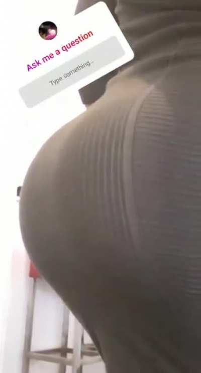 More of that ass from her old insta account