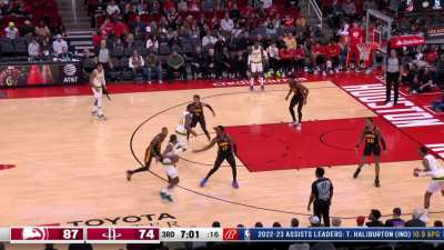 [Highlight] The DejounTrae show continues in Houston with a contested 3, a steal, and another 3