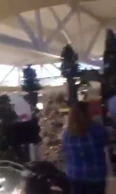 Priest Tells Children On Line To See Santa That Santa Isn&rsquo;t Real