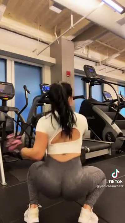 Slim thicc bubblebutt 🍑