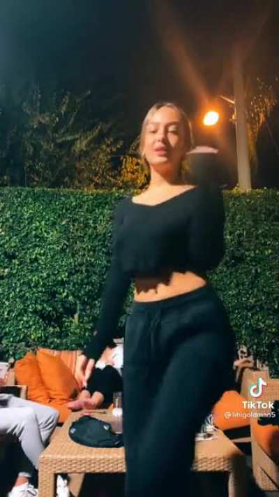 The bitch really don&rsquo;t like wearing bras