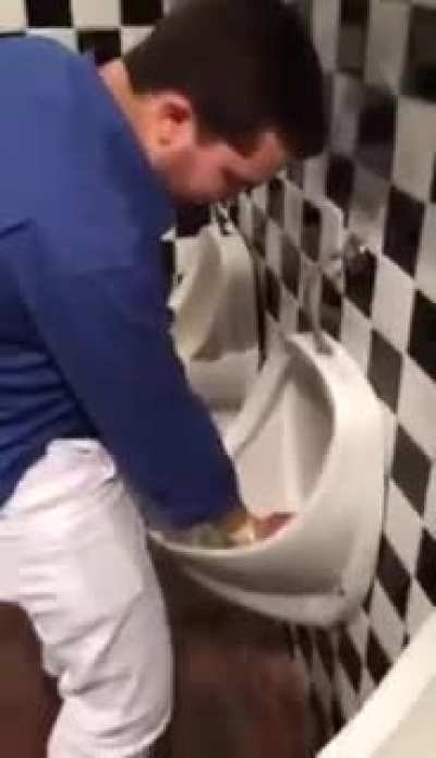 Care esti ma acolo?