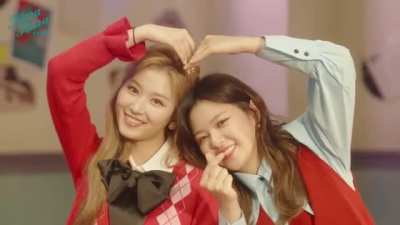 Sana &amp;amp; Jeongyeon being adorable
