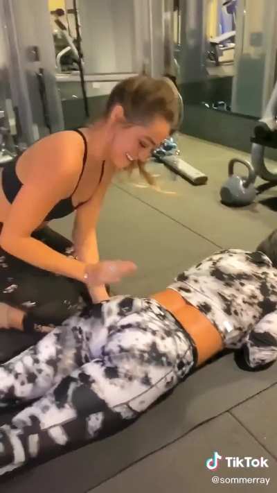 Sommer and her mom at the gym🍑