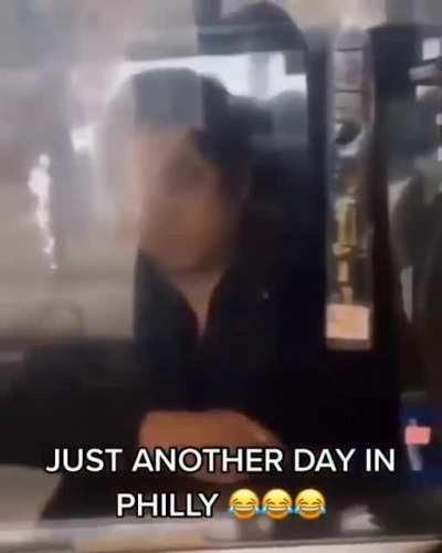 Restaurant owner made the unfortunate mistake of handing over the food without accepting payment first. Needless to say, the patrons don&rsquo;t plan on paying.