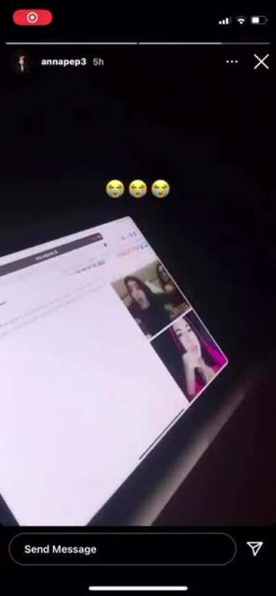 Fans scare artist