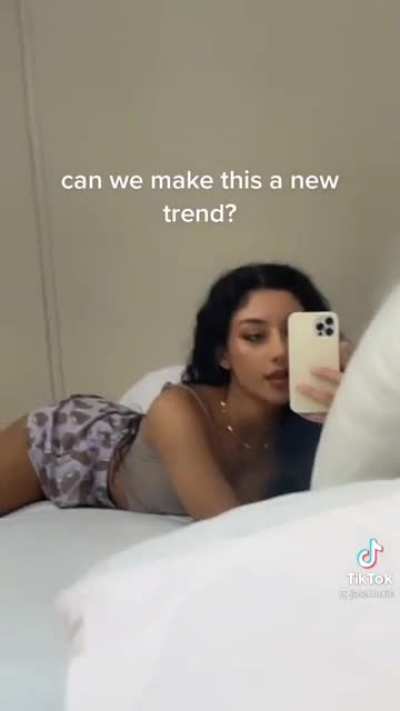 tiktok girl showing her ass