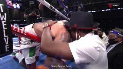 Gervonta &lsquo;Tank&rsquo; Davis Knocks Out Leo Santa Cruz With A Counter Orthodox Left Uppercut In Front Of A Live Texas Crowd