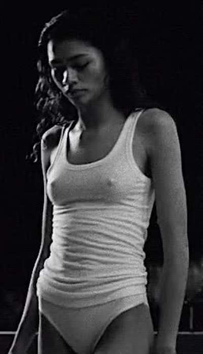 Zendaya, will a lil jiggle there