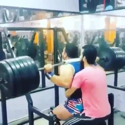 When you lift so hard, even the bar get's impressed and breaks under pressure: