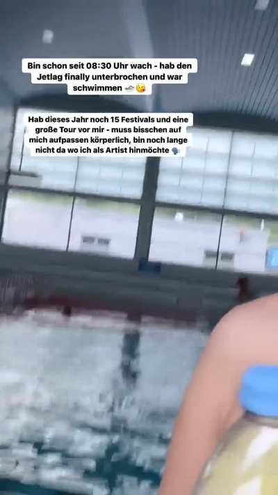 Gelber Bikini 