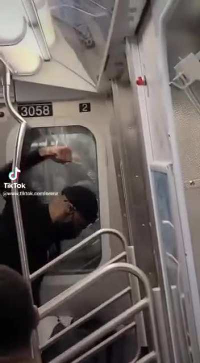 黄皮让黑爹暴打 洋爹边吃爆米花边欣赏